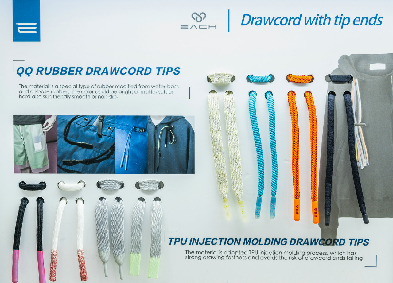 Drawcord with tip ends